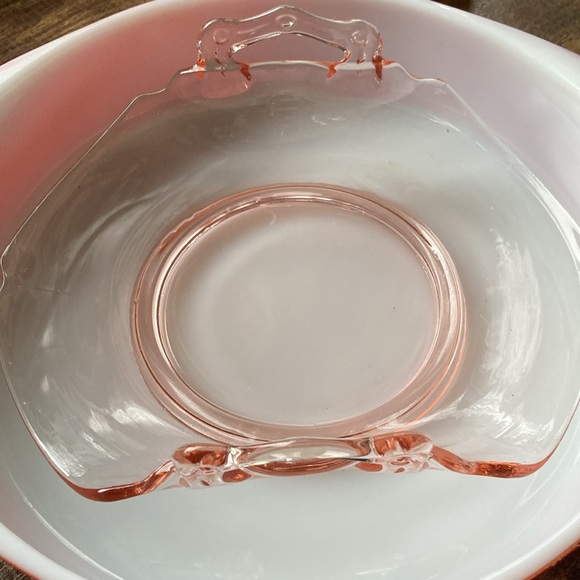 Pink glass sweets plate - Picture 3 of 8